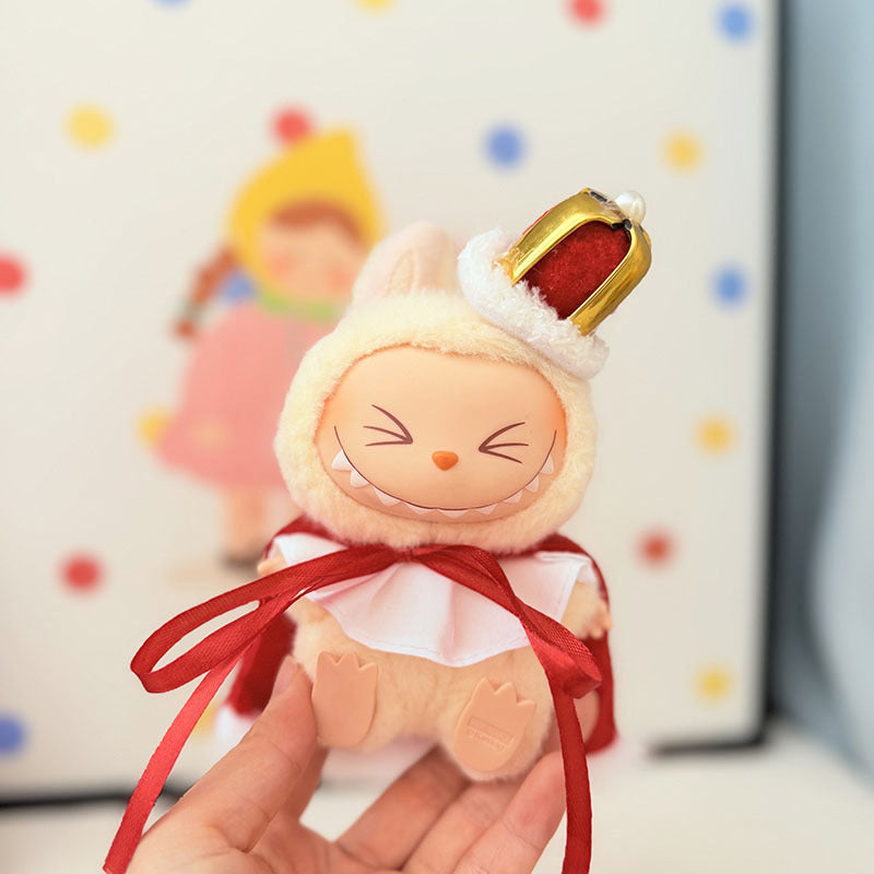 The first, second and third generation keychain Labubu clothes pendant Labubu baby clothes crown little king cape set is cute.