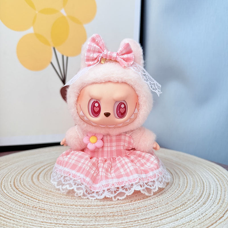 The first, second and third generation keychain Labubu clothes pendant Labubu baby clothes happy small plaid set is cute and cute.