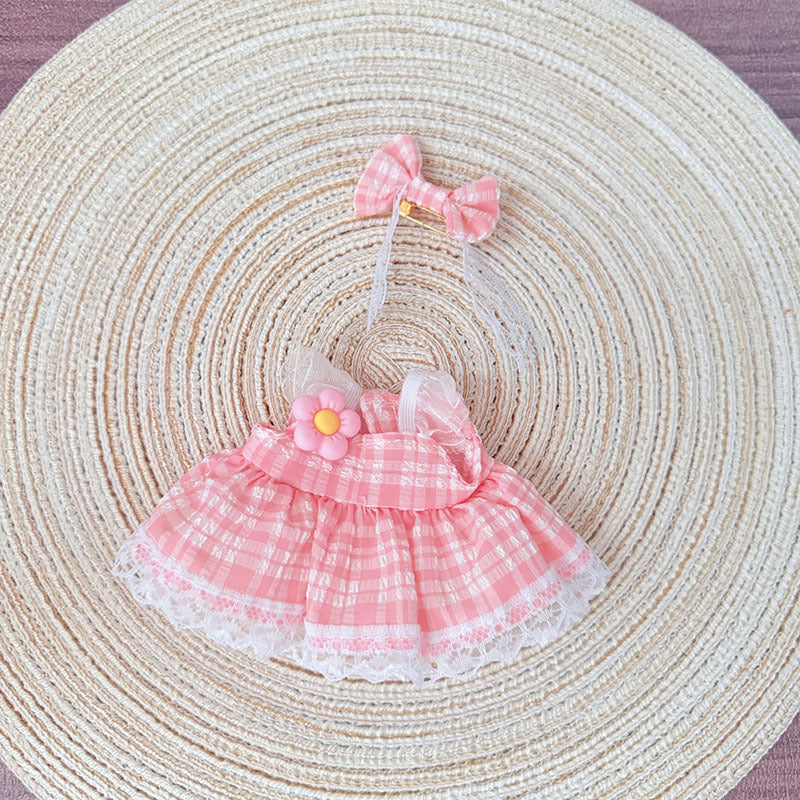 The first, second and third generation keychain Labubu clothes pendant Labubu baby clothes happy small plaid set is cute and cute.