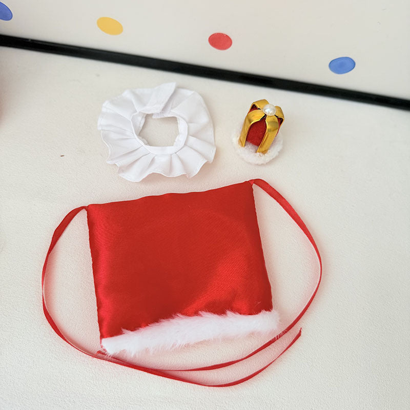 The first, second and third generation keychain Labubu clothes pendant Labubu baby clothes crown little king cape set is cute.