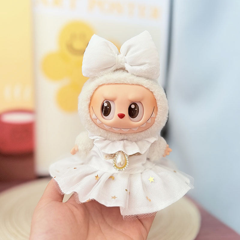 The first, second and third generation keychain Labubu clothes pendant Labubu baby clothes trendy sweater overalls set is cute.