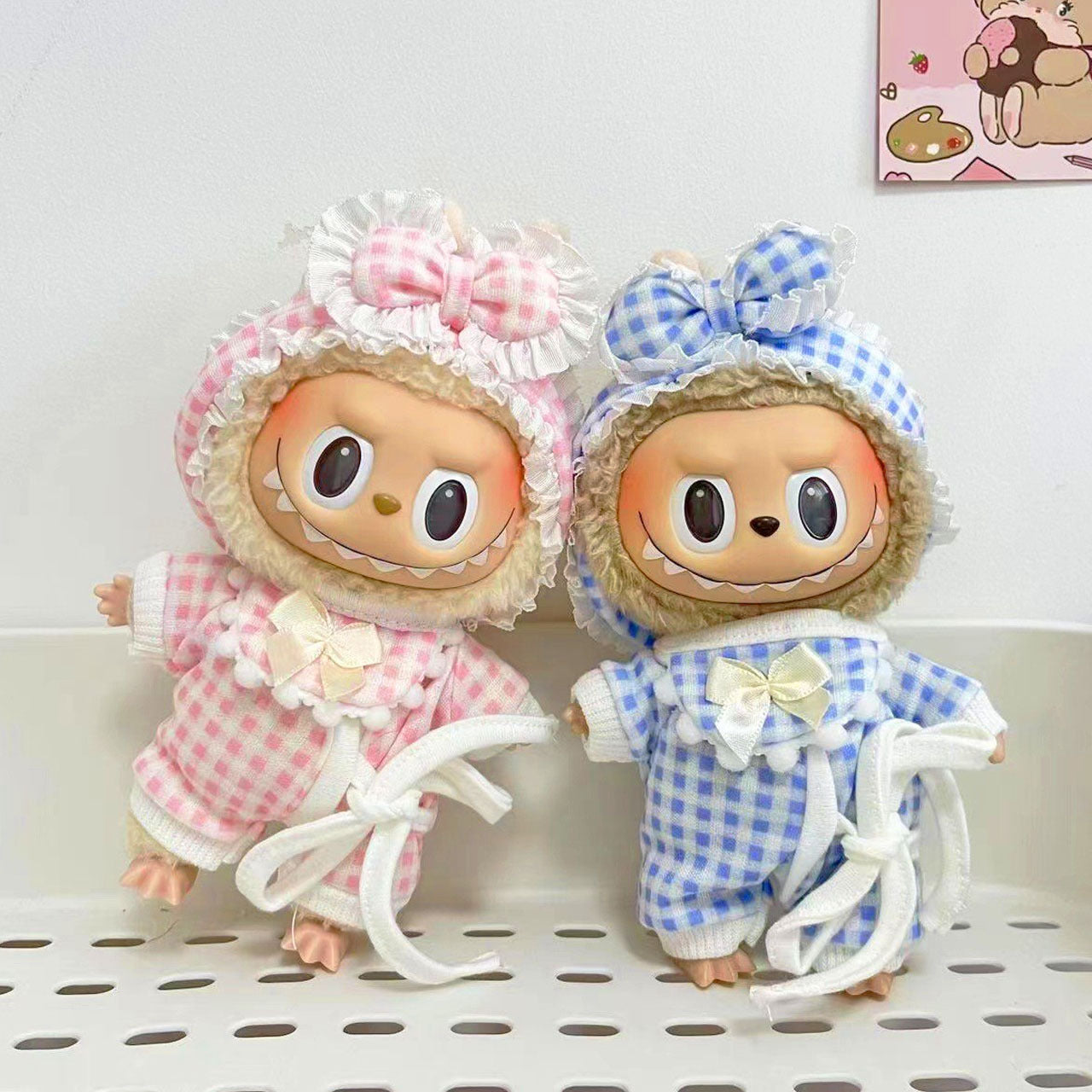 The first, second and third generation keychain Labubu clothes pendant Labubu baby clothes plaid baby pajamas set is cute.