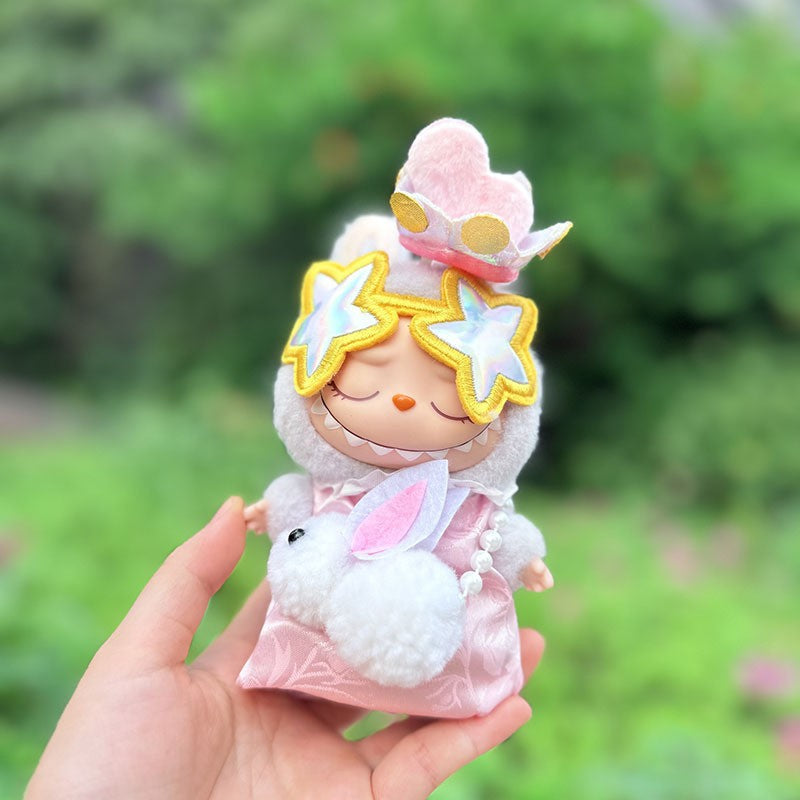 The first, second and third generation keychain Labubu clothes pendant Labubu baby clothes trendy sweater overalls set is cute.