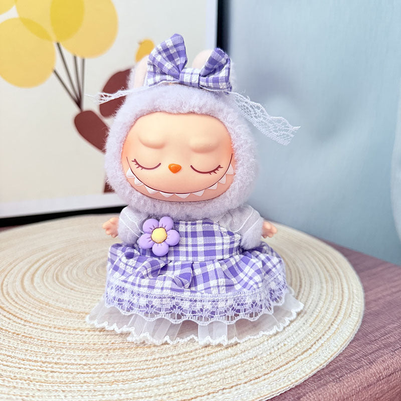 The first, second and third generation keychain Labubu clothes pendant Labubu baby clothes happy small plaid set is cute and cute.