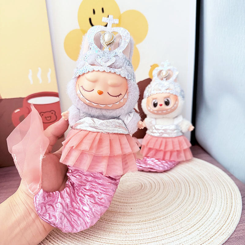 The first, second and third generation keychain Labubu clothes pendant Labubu baby clothes trendy sweater overalls set is cute.