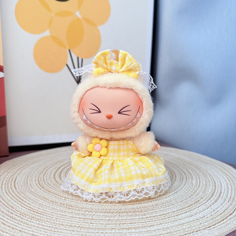 The first, second and third generation keychain Labubu clothes pendant Labubu baby clothes happy small plaid set is cute and cute.