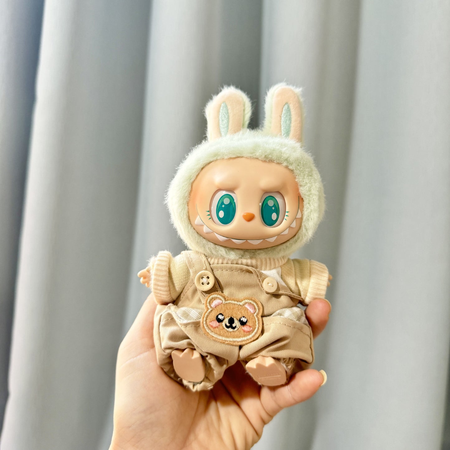 [Clothes only] Second-generation keychain Labubu clothes pendant Labubu sitting party bear shoulder overalls