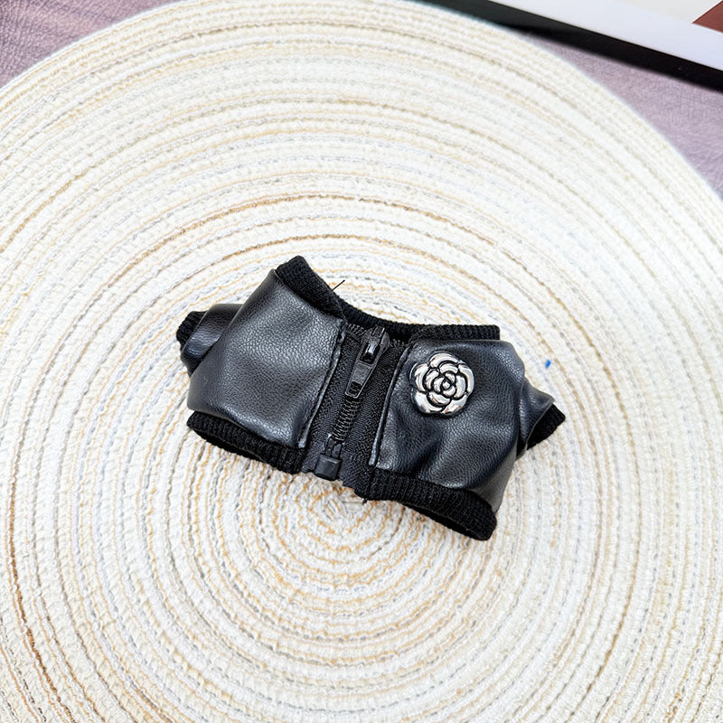 [Clothes only] 17cm Labubuwa clothes LABUBU blind box sitting party one two three generation bear brand black leather jacket