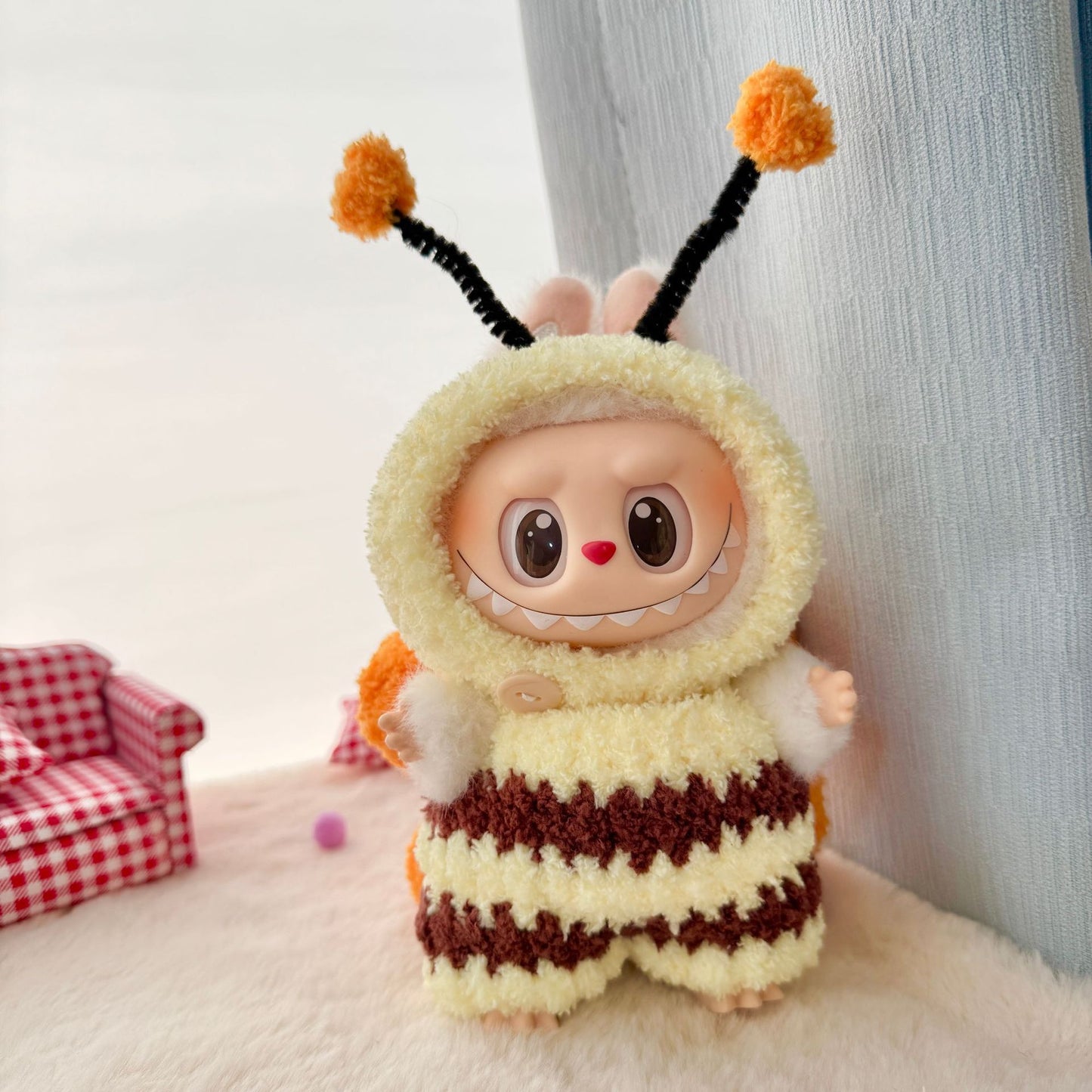 Clothes only] First and second generation Labubu clothes pendant Labubu sitting baby clothes pure handmade bee three-piece set cute