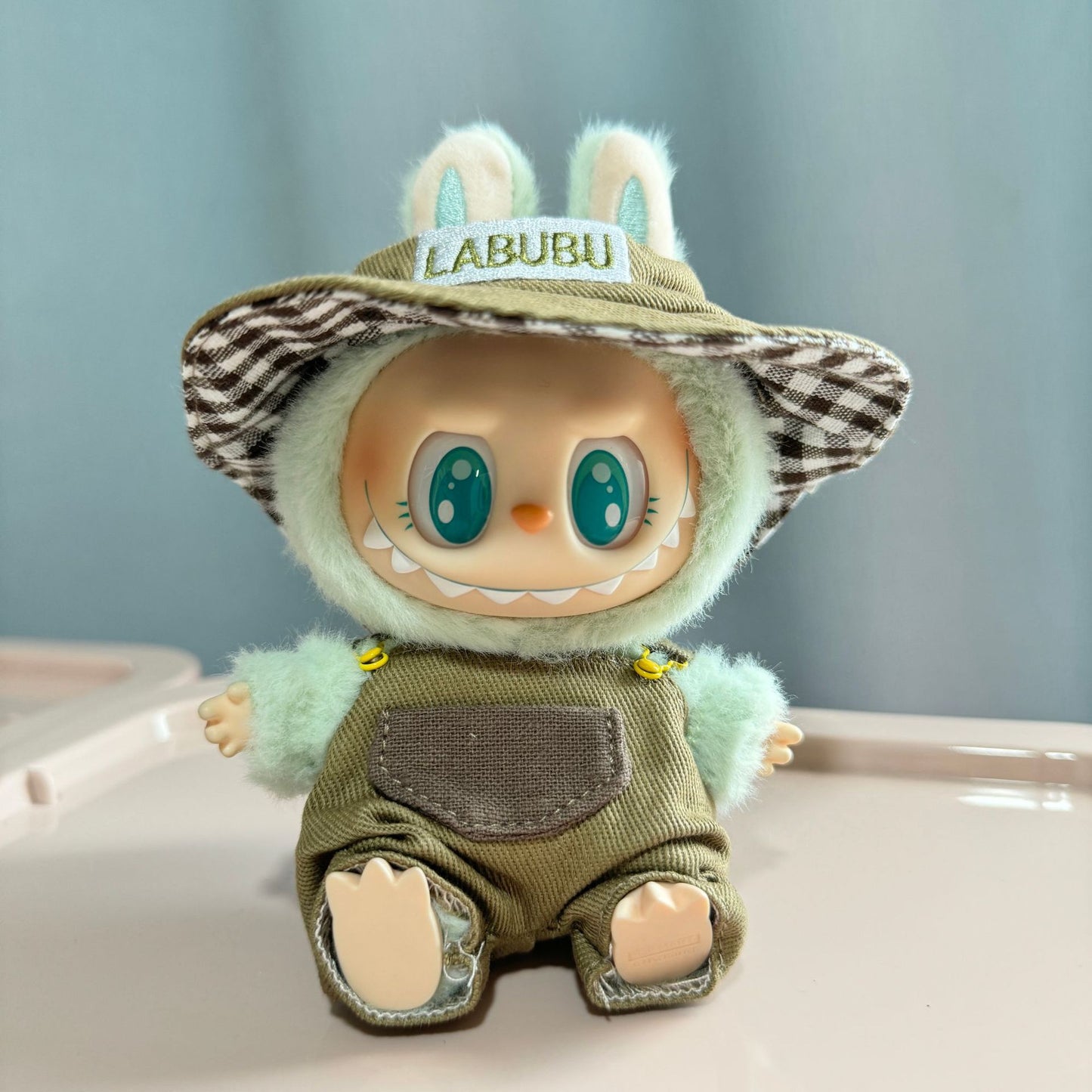 [Clothes only] One, two and three generations Labubu clothes pendant Labubu sitting party baby clothes green fisherman overalls
