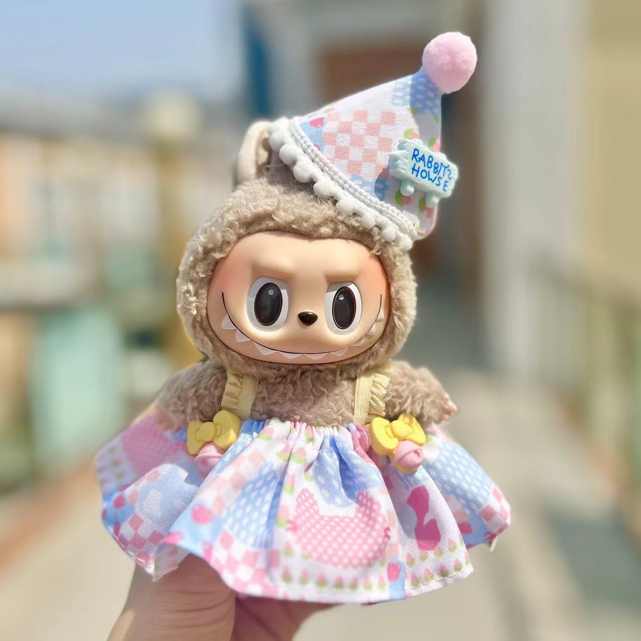 [Clothes only] 17cm pendant, Labubu clothes, keychain Labubu doll, replacement baby clothes, cool trend clothes.