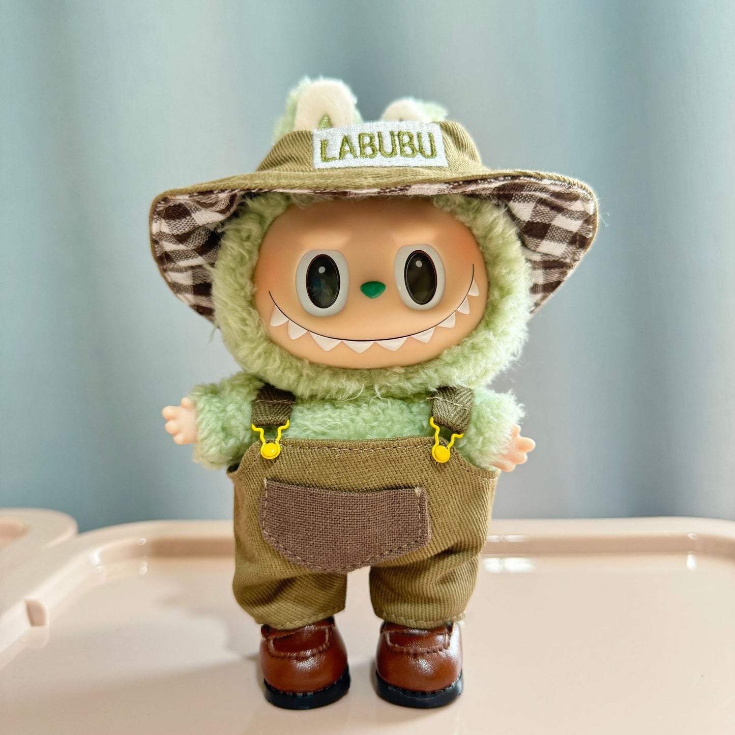 [Clothes only] One, two and three generations Labubu clothes pendant Labubu sitting party baby clothes green fisherman overalls